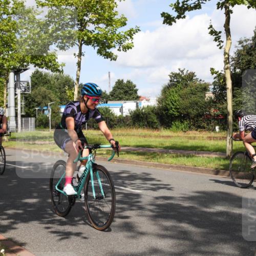 10.08.2025 - GEWOBA Citytriathlon Bremen Yannick Fuchs http://msf.ph/oto/8547415 10.08.2025 10:54:29 Radfahren 75, 123, 153, 356, 427, 492, 500 meine-sportfotos.de