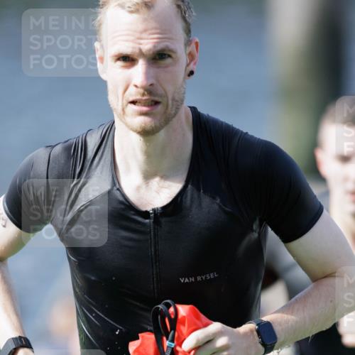 10.08.2025 - GEWOBA Citytriathlon Bremen H.Heesch http://msf.ph/oto/8547416 10.08.2025 10:20:35 Schwimmen 389, 394, 396, 406, 456, 473 meine-sportfotos.de
