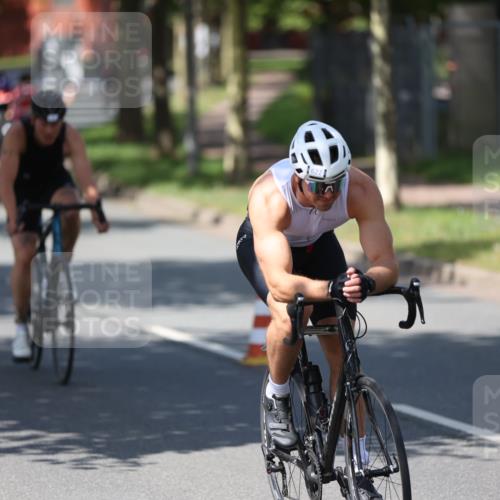 10.08.2025 - GEWOBA Citytriathlon Bremen Yannick Fuchs http://msf.ph/oto/8547418 10.08.2025 13:05:19 Radfahren 587, 622, 641, 659, 884, 916, 928, 943, 958, 1010 meine-sportfotos.de