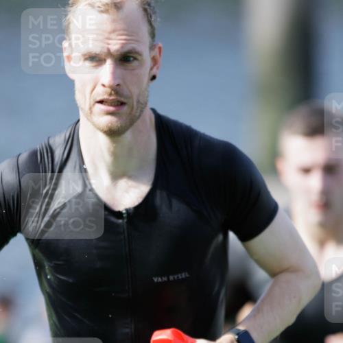 10.08.2025 - GEWOBA Citytriathlon Bremen H.Heesch http://msf.ph/oto/8547419 10.08.2025 10:20:35 Schwimmen 389, 394, 396, 406, 456, 473 meine-sportfotos.de