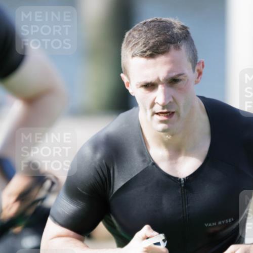 10.08.2025 - GEWOBA Citytriathlon Bremen H.Heesch http://msf.ph/oto/8547423 10.08.2025 10:20:36 Schwimmen 389, 394, 396, 406, 456, 473 meine-sportfotos.de