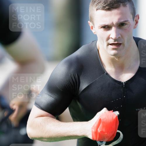 10.08.2025 - GEWOBA Citytriathlon Bremen H.Heesch http://msf.ph/oto/8547425 10.08.2025 10:20:36 Schwimmen 389, 394, 396, 406, 456, 473 meine-sportfotos.de