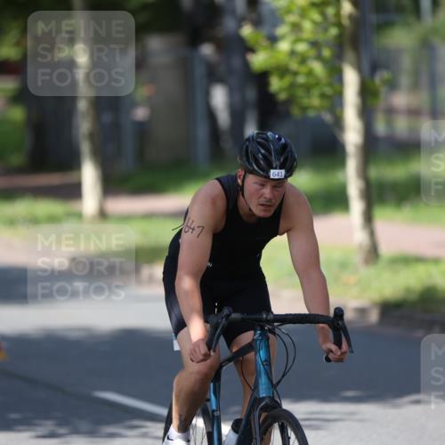 10.08.2025 - GEWOBA Citytriathlon Bremen Yannick Fuchs http://msf.ph/oto/8547426 10.08.2025 13:05:20 Radfahren 587, 622, 641, 659, 884, 916, 928, 943, 958 meine-sportfotos.de