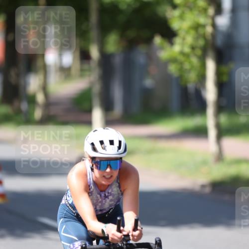 10.08.2025 - GEWOBA Citytriathlon Bremen Yannick Fuchs http://msf.ph/oto/8547429 10.08.2025 13:05:25 Radfahren 587, 622, 627, 641, 659, 809, 876, 884, 897, 916, 928, 943, 958 meine-sportfotos.de