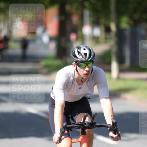 10.08.2025 - GEWOBA Citytriathlon Bremen Yannick Fuchs http://msf.ph/oto/8547443 10.08.2025 13:05:27 Radfahren 587, 615, 622, 627, 641, 659, 809, 876, 897, 928, 943, 958 meine-sportfotos.de