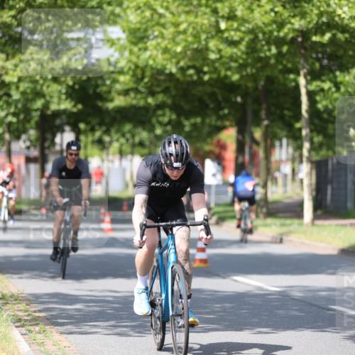 10.08.2025 - GEWOBA Citytriathlon Bremen Yannick Fuchs http://msf.ph/oto/8547458 10.08.2025 12:10:38 Radfahren 573, 622, 629, 644, 647, 656, 659, 685, 712, 722, 730, 748, 755, 819, 889, 1014 meine-sportfotos.de