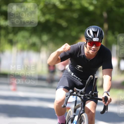 10.08.2025 - GEWOBA Citytriathlon Bremen Yannick Fuchs http://msf.ph/oto/8547462 10.08.2025 13:05:37 Radfahren 615, 616, 627, 659, 746, 809, 876, 897, 943 meine-sportfotos.de