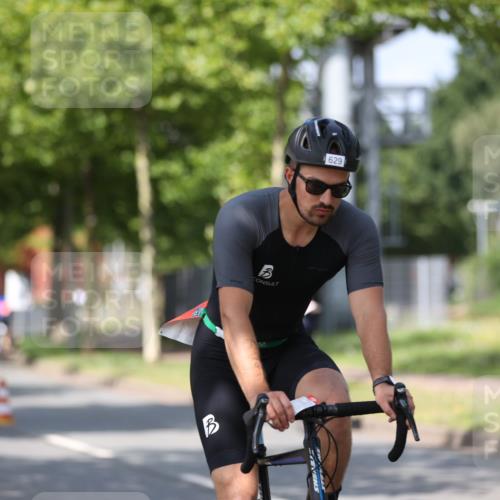 10.08.2025 - GEWOBA Citytriathlon Bremen Yannick Fuchs http://msf.ph/oto/8547470 10.08.2025 12:10:40 Radfahren 573, 622, 629, 644, 647, 651, 656, 659, 685, 712, 722, 730, 748, 755, 819, 889, 1014 meine-sportfotos.de