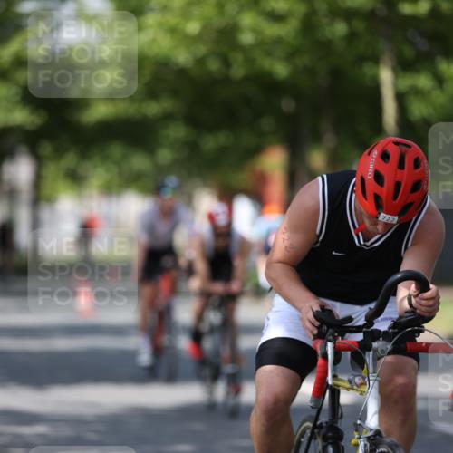 10.08.2025 - GEWOBA Citytriathlon Bremen Yannick Fuchs http://msf.ph/oto/8547481 10.08.2025 12:10:42 Radfahren 573, 622, 629, 644, 647, 651, 656, 659, 685, 712, 722, 730, 748, 755, 819, 889, 898, 1014 meine-sportfotos.de