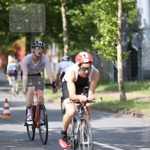 10.08.2025 - GEWOBA Citytriathlon Bremen Yannick Fuchs http://msf.ph/oto/8547482 10.08.2025 12:10:43 Radfahren 573, 622, 629, 644, 647, 651, 656, 659, 685, 712, 716, 722, 730, 748, 755, 819, 889, 898, 1014 meine-sportfotos.de