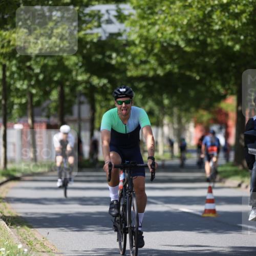 10.08.2025 - GEWOBA Citytriathlon Bremen Yannick Fuchs http://msf.ph/oto/8547483 10.08.2025 13:05:45 Radfahren 573, 615, 616, 627, 630, 746, 793, 809, 857, 876, 897, 981 meine-sportfotos.de