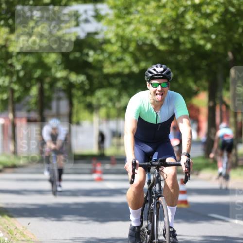 10.08.2025 - GEWOBA Citytriathlon Bremen Yannick Fuchs http://msf.ph/oto/8547484 10.08.2025 13:05:46 Radfahren 573, 615, 616, 627, 630, 746, 767, 793, 809, 857, 876, 897, 981 meine-sportfotos.de