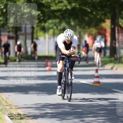 10.08.2025 - GEWOBA Citytriathlon Bremen Yannick Fuchs http://msf.ph/oto/8547486 10.08.2025 13:05:47 Radfahren 573, 615, 616, 627, 630, 746, 767, 793, 809, 857, 876, 897, 981 meine-sportfotos.de