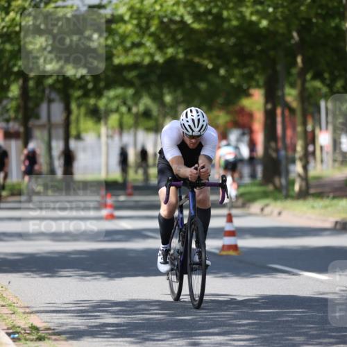 10.08.2025 - GEWOBA Citytriathlon Bremen Yannick Fuchs http://msf.ph/oto/8547489 10.08.2025 13:05:47 Radfahren 573, 615, 616, 627, 630, 746, 767, 793, 809, 857, 876, 897, 981 meine-sportfotos.de