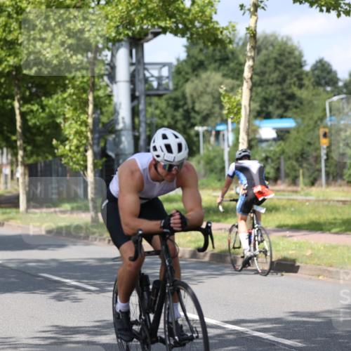 10.08.2025 - GEWOBA Citytriathlon Bremen Yannick Fuchs http://msf.ph/oto/8547500 10.08.2025 12:10:46 Radfahren 573, 622, 625, 629, 644, 651, 656, 659, 685, 712, 716, 722, 730, 748, 755, 812, 819, 898, 1014 meine-sportfotos.de