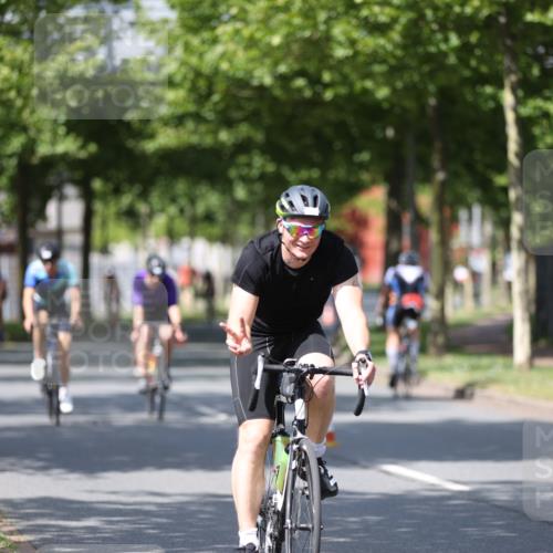 10.08.2025 - GEWOBA Citytriathlon Bremen Yannick Fuchs http://msf.ph/oto/8547515 10.08.2025 12:10:48 Radfahren 573, 622, 625, 629, 651, 656, 659, 685, 712, 716, 722, 748, 755, 812, 819, 898, 1014 meine-sportfotos.de