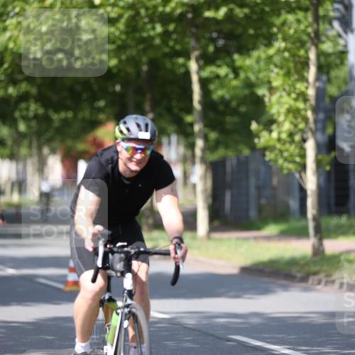 10.08.2025 - GEWOBA Citytriathlon Bremen Yannick Fuchs http://msf.ph/oto/8547517 10.08.2025 12:10:48 Radfahren 573, 622, 625, 629, 651, 656, 659, 685, 712, 716, 722, 748, 755, 812, 819, 898, 1014 meine-sportfotos.de