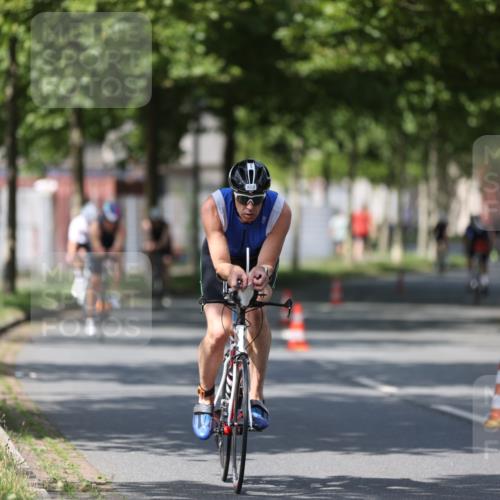 10.08.2025 - GEWOBA Citytriathlon Bremen Yannick Fuchs http://msf.ph/oto/8547532 10.08.2025 12:10:52 Radfahren 573, 622, 625, 629, 651, 659, 685, 712, 716, 722, 748, 800, 812, 819, 898 meine-sportfotos.de