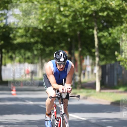 10.08.2025 - GEWOBA Citytriathlon Bremen Yannick Fuchs http://msf.ph/oto/8547542 10.08.2025 12:10:53 Radfahren 573, 622, 625, 629, 651, 659, 685, 712, 716, 722, 748, 800, 812, 819, 898 meine-sportfotos.de