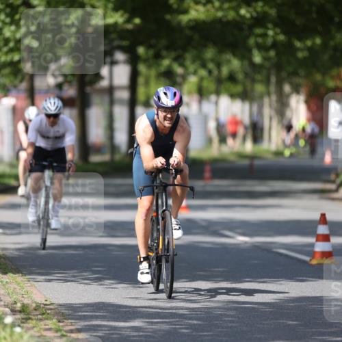 10.08.2025 - GEWOBA Citytriathlon Bremen Yannick Fuchs http://msf.ph/oto/8547547 10.08.2025 12:10:55 Radfahren 573, 622, 625, 651, 659, 685, 687, 712, 716, 748, 800, 812, 819, 898 meine-sportfotos.de