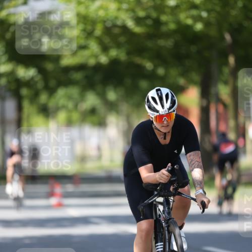 10.08.2025 - GEWOBA Citytriathlon Bremen Yannick Fuchs http://msf.ph/oto/8547552 10.08.2025 13:06:06 Radfahren 573, 630, 682, 741, 767, 793, 918, 948, 962, 981 meine-sportfotos.de