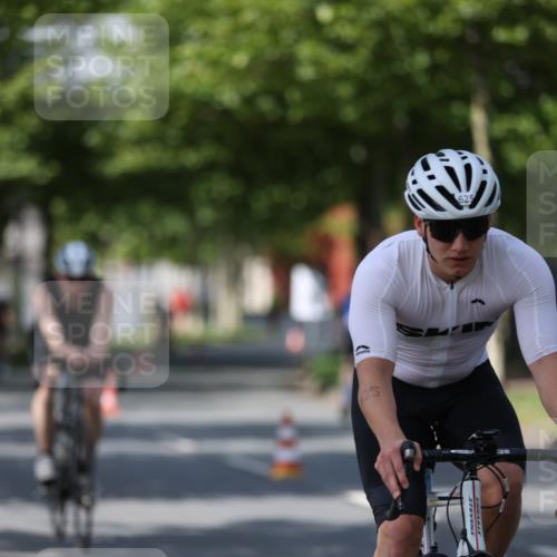 10.08.2025 - GEWOBA Citytriathlon Bremen Yannick Fuchs http://msf.ph/oto/8547563 10.08.2025 12:10:57 Radfahren 573, 622, 625, 651, 659, 669, 685, 687, 716, 748, 800, 812, 898 meine-sportfotos.de