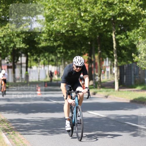 10.08.2025 - GEWOBA Citytriathlon Bremen Yannick Fuchs http://msf.ph/oto/8547590 10.08.2025 12:11:02 Radfahren 573, 625, 651, 669, 679, 687, 716, 800, 812, 835, 898 meine-sportfotos.de