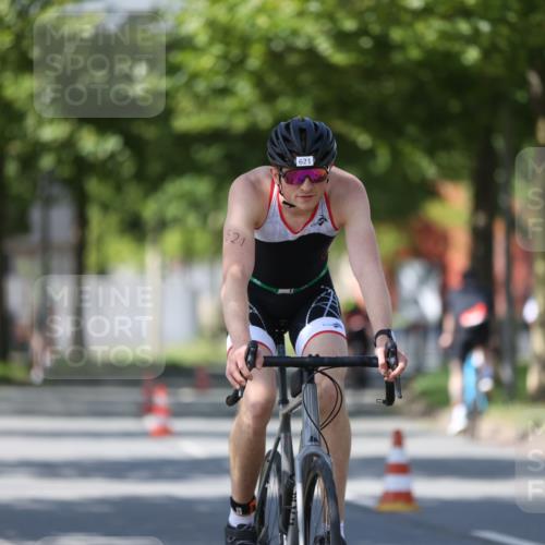 10.08.2025 - GEWOBA Citytriathlon Bremen Yannick Fuchs http://msf.ph/oto/8547601 10.08.2025 13:06:30 Radfahren 621, 655, 699, 732, 788, 840, 856, 927, 1026 meine-sportfotos.de