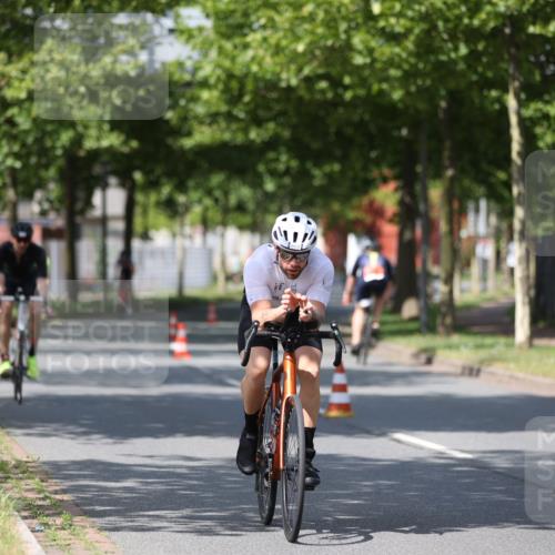 10.08.2025 - GEWOBA Citytriathlon Bremen Yannick Fuchs http://msf.ph/oto/8547611 10.08.2025 12:11:05 Radfahren 625, 669, 679, 687, 716, 800, 812, 835, 898 meine-sportfotos.de