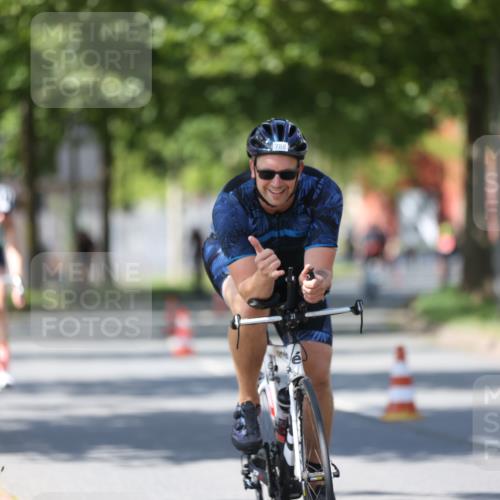 10.08.2025 - GEWOBA Citytriathlon Bremen Yannick Fuchs http://msf.ph/oto/8547615 10.08.2025 13:06:34 Radfahren 621, 655, 699, 732, 788, 840, 856, 927, 1026 meine-sportfotos.de