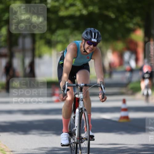 10.08.2025 - GEWOBA Citytriathlon Bremen Yannick Fuchs http://msf.ph/oto/8547624 10.08.2025 13:06:36 Radfahren 621, 655, 699, 732, 788, 840, 856, 867, 914, 927 meine-sportfotos.de