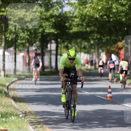 10.08.2025 - GEWOBA Citytriathlon Bremen Yannick Fuchs http://msf.ph/oto/8547631 10.08.2025 12:11:08 Radfahren 575, 625, 669, 679, 687, 713, 716, 800, 812, 835 meine-sportfotos.de