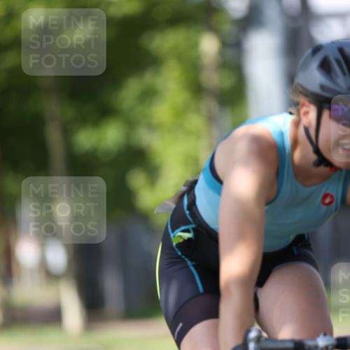 10.08.2025 - GEWOBA Citytriathlon Bremen Yannick Fuchs http://msf.ph/oto/8547634 10.08.2025 13:06:37 Radfahren 621, 655, 699, 732, 788, 840, 856, 867, 914, 927 meine-sportfotos.de