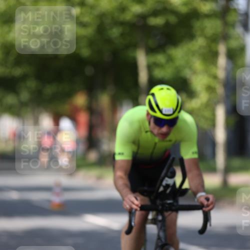 10.08.2025 - GEWOBA Citytriathlon Bremen Yannick Fuchs http://msf.ph/oto/8547636 10.08.2025 12:11:09 Radfahren 575, 625, 669, 679, 687, 713, 800, 812, 835 meine-sportfotos.de