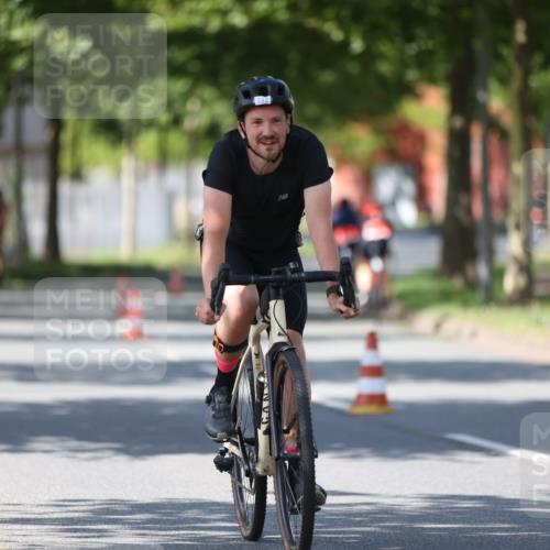 10.08.2025 - GEWOBA Citytriathlon Bremen Yannick Fuchs http://msf.ph/oto/8547637 10.08.2025 13:06:41 Radfahren 621, 638, 655, 679, 699, 732, 788, 867, 914, 927 meine-sportfotos.de
