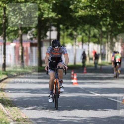 10.08.2025 - GEWOBA Citytriathlon Bremen Yannick Fuchs http://msf.ph/oto/8547640 10.08.2025 12:11:10 Radfahren 575, 625, 669, 679, 687, 713, 800, 812, 835 meine-sportfotos.de