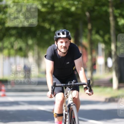 10.08.2025 - GEWOBA Citytriathlon Bremen Yannick Fuchs http://msf.ph/oto/8547641 10.08.2025 13:06:42 Radfahren 621, 638, 655, 679, 699, 732, 788, 867, 914, 927 meine-sportfotos.de