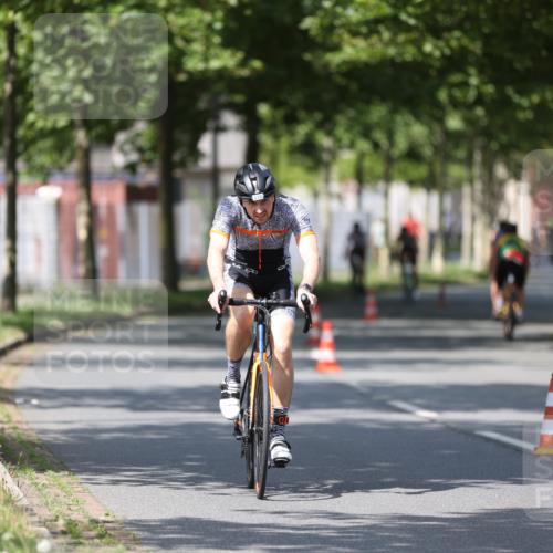 10.08.2025 - GEWOBA Citytriathlon Bremen Yannick Fuchs http://msf.ph/oto/8547643 10.08.2025 12:11:10 Radfahren 575, 625, 669, 679, 687, 713, 800, 812, 835 meine-sportfotos.de