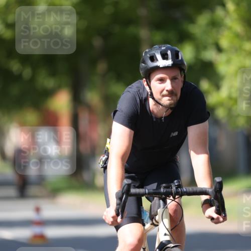 10.08.2025 - GEWOBA Citytriathlon Bremen Yannick Fuchs http://msf.ph/oto/8547644 10.08.2025 13:06:42 Radfahren 621, 638, 655, 679, 699, 732, 788, 867, 914, 927 meine-sportfotos.de
