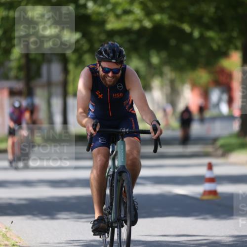 10.08.2025 - GEWOBA Citytriathlon Bremen Yannick Fuchs http://msf.ph/oto/8547649 10.08.2025 13:06:43 Radfahren 621, 638, 679, 699, 732, 788, 867, 914, 927 meine-sportfotos.de
