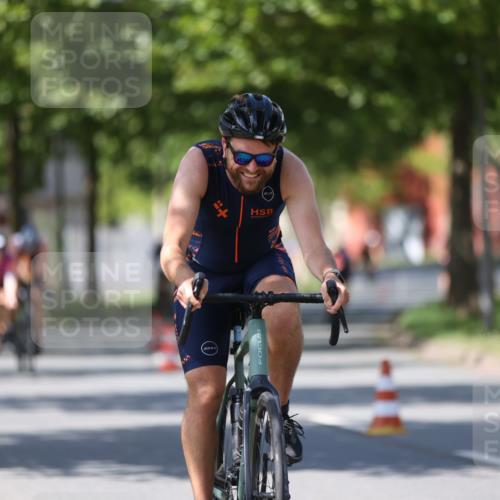 10.08.2025 - GEWOBA Citytriathlon Bremen Yannick Fuchs http://msf.ph/oto/8547651 10.08.2025 13:06:43 Radfahren 621, 638, 679, 699, 732, 788, 867, 914, 927 meine-sportfotos.de