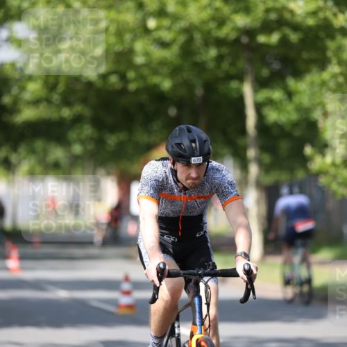 10.08.2025 - GEWOBA Citytriathlon Bremen Yannick Fuchs http://msf.ph/oto/8547652 10.08.2025 12:11:12 Radfahren 575, 669, 679, 687, 713, 800, 835 meine-sportfotos.de
