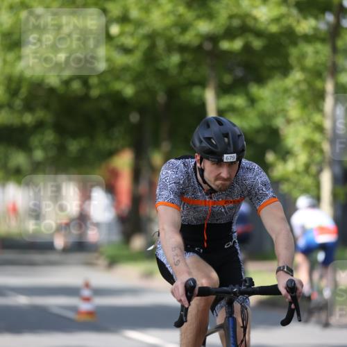 10.08.2025 - GEWOBA Citytriathlon Bremen Yannick Fuchs http://msf.ph/oto/8547653 10.08.2025 12:11:12 Radfahren 575, 669, 679, 687, 713, 800, 835 meine-sportfotos.de