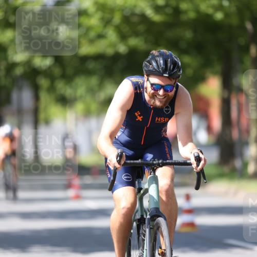 10.08.2025 - GEWOBA Citytriathlon Bremen Yannick Fuchs http://msf.ph/oto/8547654 10.08.2025 13:06:44 Radfahren 638, 679, 699, 732, 788, 867, 914, 927 meine-sportfotos.de