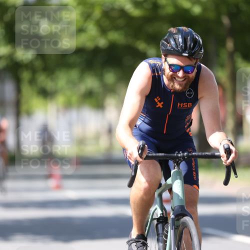 10.08.2025 - GEWOBA Citytriathlon Bremen Yannick Fuchs http://msf.ph/oto/8547655 10.08.2025 13:06:44 Radfahren 638, 679, 699, 732, 788, 867, 914, 927 meine-sportfotos.de