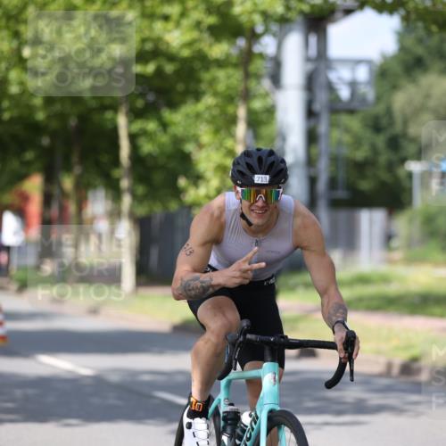 10.08.2025 - GEWOBA Citytriathlon Bremen Yannick Fuchs http://msf.ph/oto/8547664 10.08.2025 12:11:19 Radfahren 575, 645, 669, 679, 687, 713, 835, 894 meine-sportfotos.de