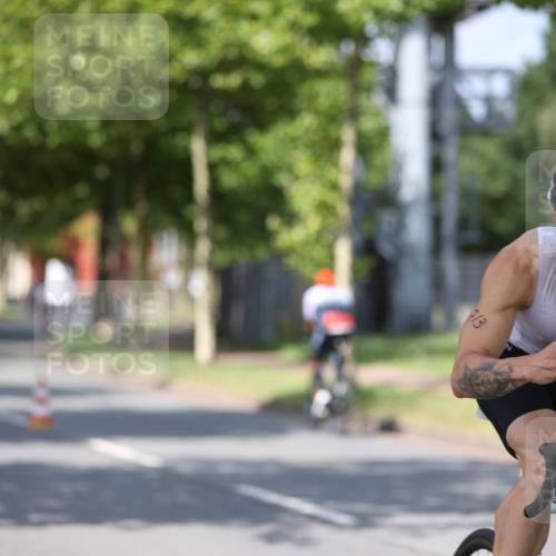 10.08.2025 - GEWOBA Citytriathlon Bremen Yannick Fuchs http://msf.ph/oto/8547665 10.08.2025 12:11:19 Radfahren 575, 645, 669, 679, 687, 713, 835, 894 meine-sportfotos.de