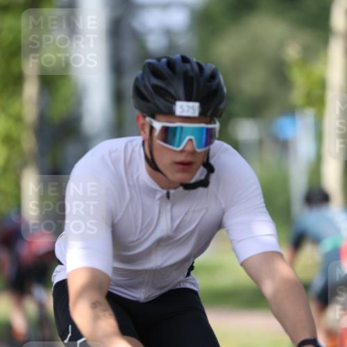 10.08.2025 - GEWOBA Citytriathlon Bremen Yannick Fuchs http://msf.ph/oto/8547674 10.08.2025 12:11:20 Radfahren 575, 645, 669, 679, 687, 713, 835, 894, 1038 meine-sportfotos.de