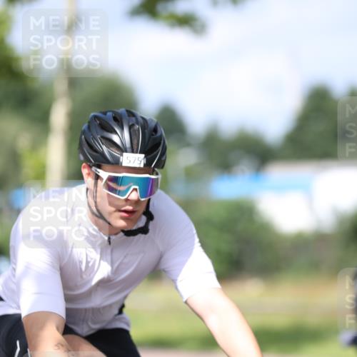 10.08.2025 - GEWOBA Citytriathlon Bremen Yannick Fuchs http://msf.ph/oto/8547675 10.08.2025 12:11:21 Radfahren 575, 645, 669, 679, 713, 835, 894, 1038 meine-sportfotos.de