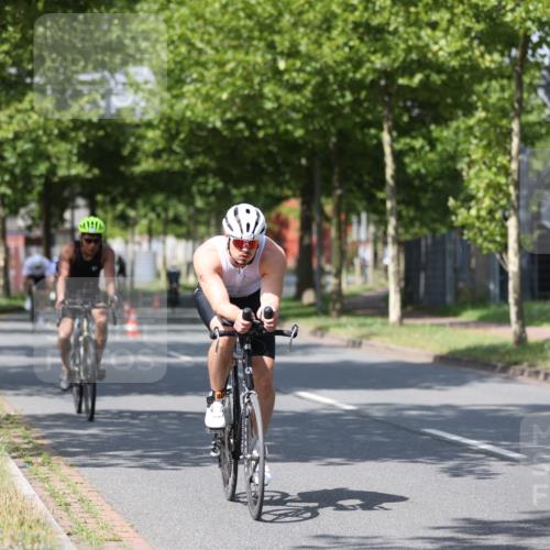 10.08.2025 - GEWOBA Citytriathlon Bremen Yannick Fuchs http://msf.ph/oto/8547683 10.08.2025 12:11:26 Radfahren 575, 578, 583, 645, 713, 894, 1038 meine-sportfotos.de